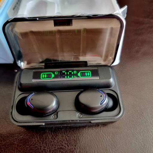 Buy & Sell South West London Kingston upon Thames - Photos for BLUETOOTH EARBUDS WITH (LCD+ POWERBANK 9D