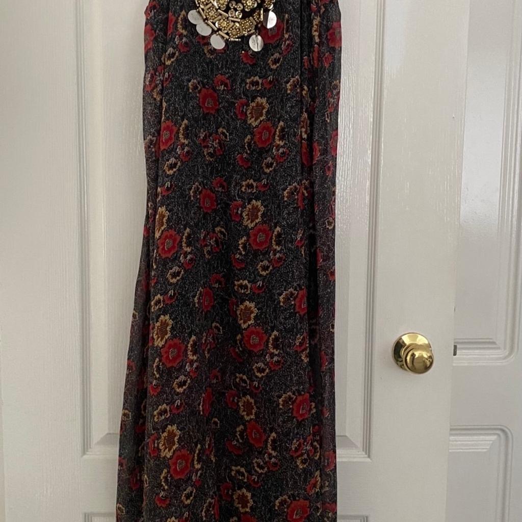 Boohoo dress size 14 worn only once., (some gems missing from neck, hardly notice when on) hence price £2.

Post/deliver if local or Kirkby collection.