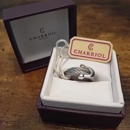 Verkaufe hier einen neuen Ring aus 925 Sterlingsilber und Stahl von Charriol Geneve. Er wurde nie getragen und wird in der Originalschachtel mit Preisschild verkauft.
Originalpreis: 130 €
Nur Abholung möglich !