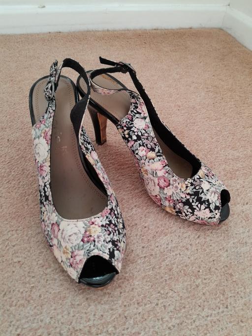 Buy & Sell West Yorkshire Kirklees - Photos for tamaris floral print shoes size 7