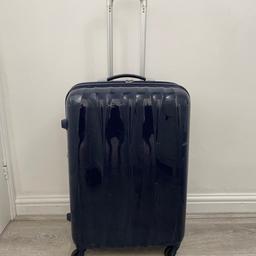 American Tourister Hardwhell suitcase
4 wheeler
Zips and Handle work
20 + KG
Cost over £100 new
Collection Bradford 
No timewasters