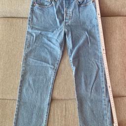 Tolle Jeans von der Marke Levi’s 501, in der Größe 24/26, in der Farbe Hellblau! Maße siehe Bilder! Wie neu, da kaum getragen! Versand extra!