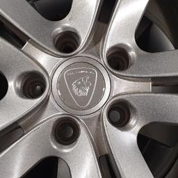 Winterreifen 205/60 R16 M+S
2×Uniroyal, 2xContinental
(2 × 7mm, 2 x 7,5mm)

Felgen: Aluett 7,5J x 16 EH2+ ET35

Waren auf VW-Sharan montiert.

Versand gegen Aufpreis möglich.