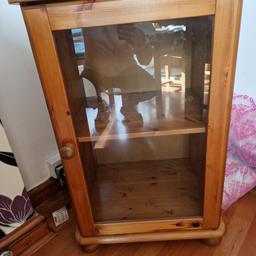 brilliant condition. oak glass front unit. extra shelf included. (also a matching table and 4 chairs being sold) pickup only New Moston M40 area