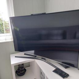 black/grey
as seen in photos
working order, no concerns
selling due to not needed
edge of back loose but does not affect performance, reflected in the price
comes with 2 remotes
model number shown ue49ku6670u
cash on collection
collection only
