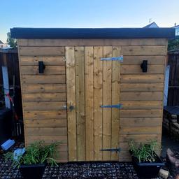 brand new shed door, well built with toungue and groove 20mm wood. study and comes with hinges and latch. dimensions on pictures