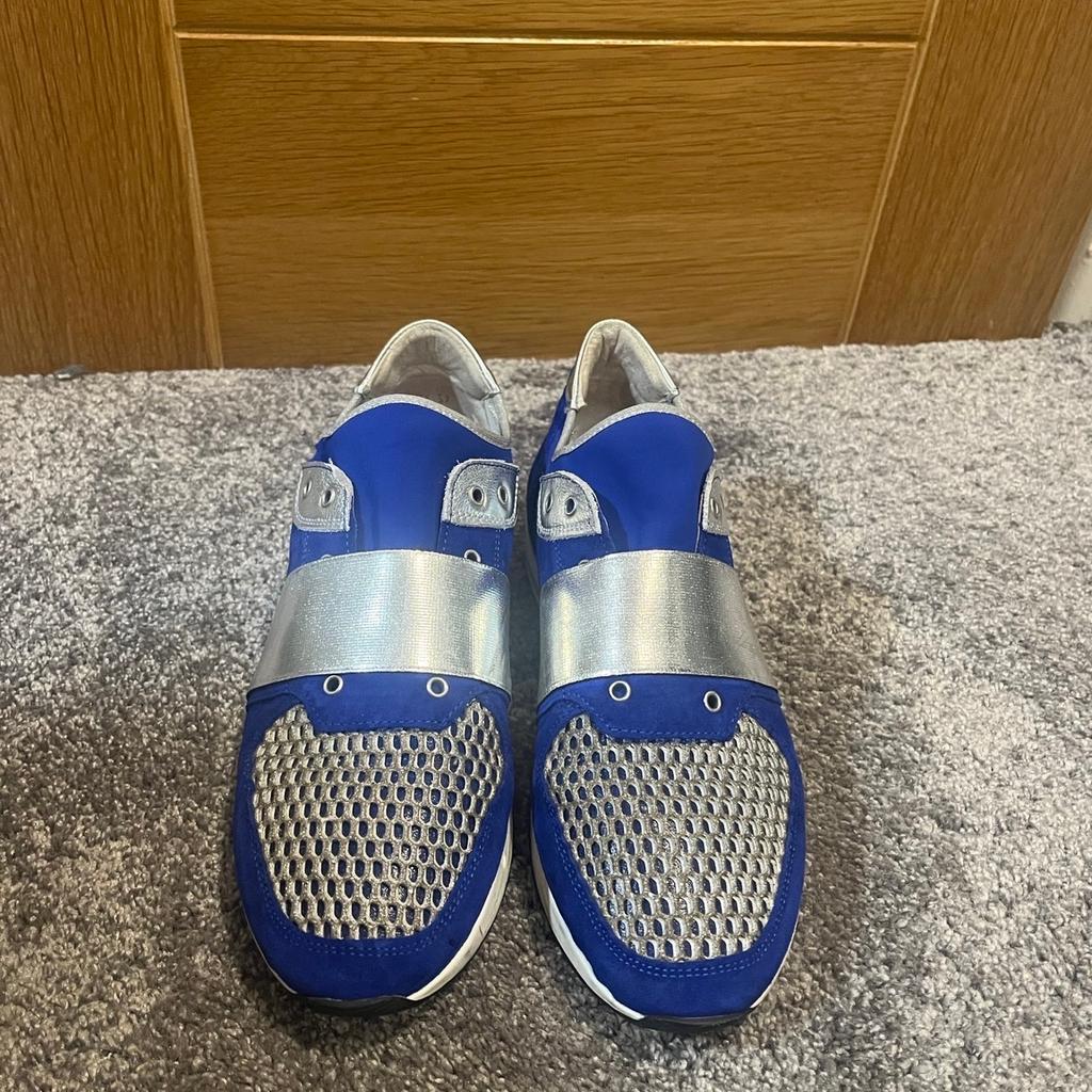 Ladies trainers
Size 4
Blue and silver
Suede
In excellent condition
Been worn once
Good sizing
Pick up only or will post for P&P
Paid £129.99