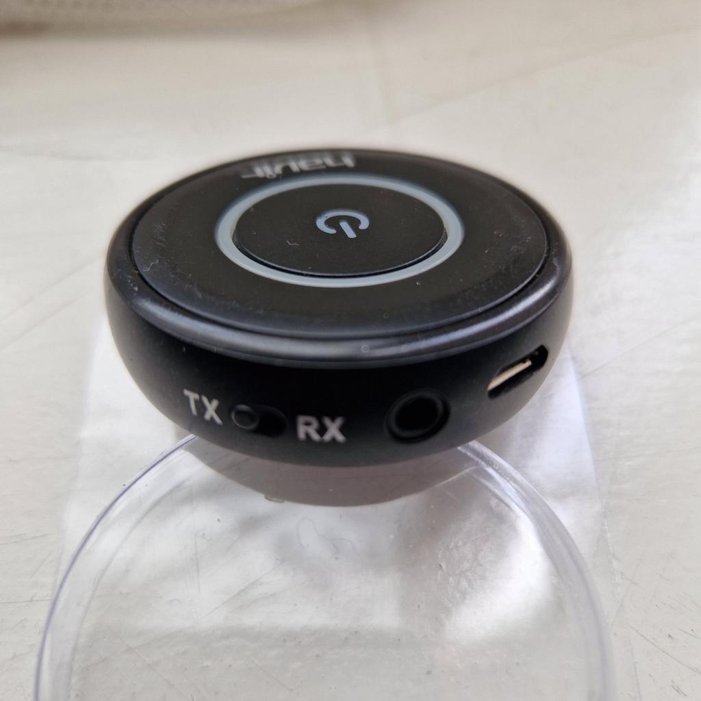 Bluetooth music transmitter and receiver with box and all accessories.
Rechargeable (built-in battery)
Used, in very good condition with minor scratches (see images)