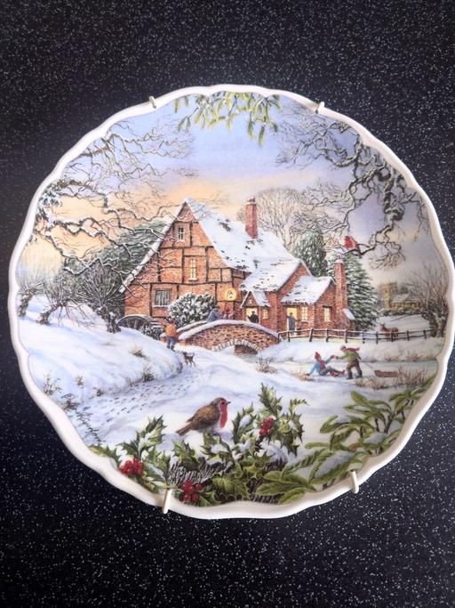 Buy & Sell Leicestershire Charnwood - Photos for Dream cottages - winter ornamental plate