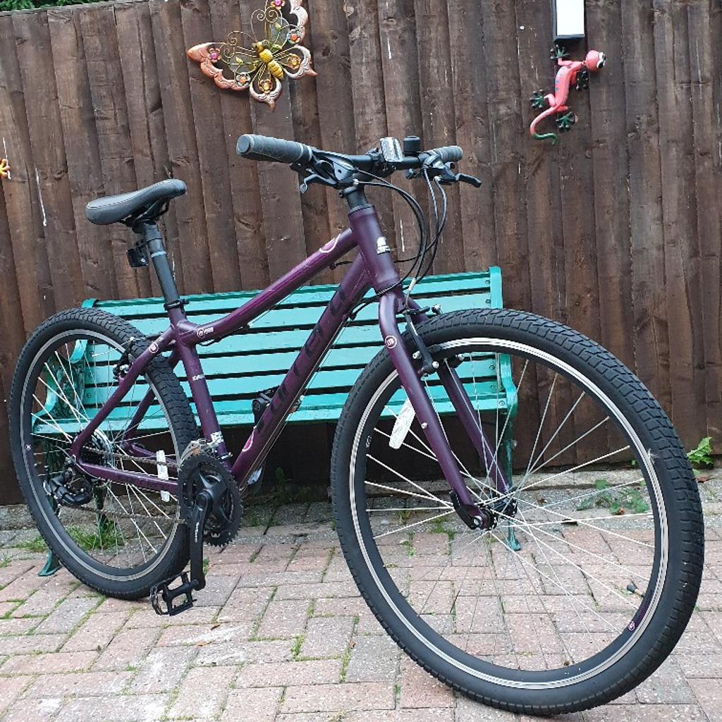 This is a Brand New Ladies, Ultralite
CARRERA PARVA, 27.5. Ltd Edition Hybrid bike.

It has;

Ultralite Alloy Frame
27.5 Quick Release Alloy wheels
27.5 All Terrain Kevlar lined Tyres
Superb TEKTRO " V" Brakes
21 x Rapid Fire Shimano Gear's
Leather All Weather Seat
Quick Release Seat Post.

This is a brand new, perfect condition and perfect working order bike in an incredible colour, again a Limited Edition bike.

The perfect gift...... ?

In the stores, you'd pay more than £310 so grab this extra special bargain while you can.....