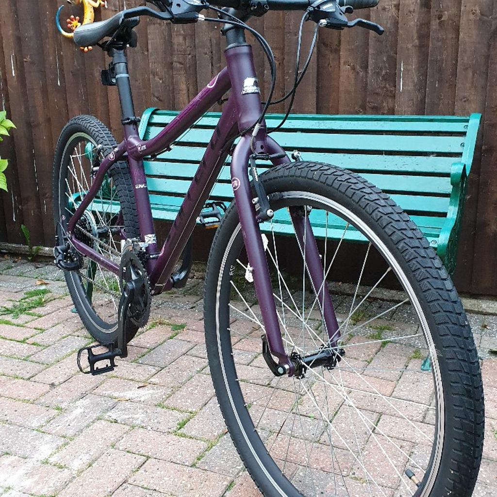 This is a Brand New Ladies, Ultralite
CARRERA PARVA, 27.5. Ltd Edition Hybrid bike.

It has;

Ultralite Alloy Frame
27.5 Quick Release Alloy wheels
27.5 All Terrain Kevlar lined Tyres
Superb TEKTRO " V" Brakes
21 x Rapid Fire Shimano Gear's
Leather All Weather Seat
Quick Release Seat Post.

This is a brand new, perfect condition and perfect working order bike in an incredible colour, again a Limited Edition bike.

The perfect gift...... ?

In the stores, you'd pay more than £310 so grab this extra special bargain while you can.....