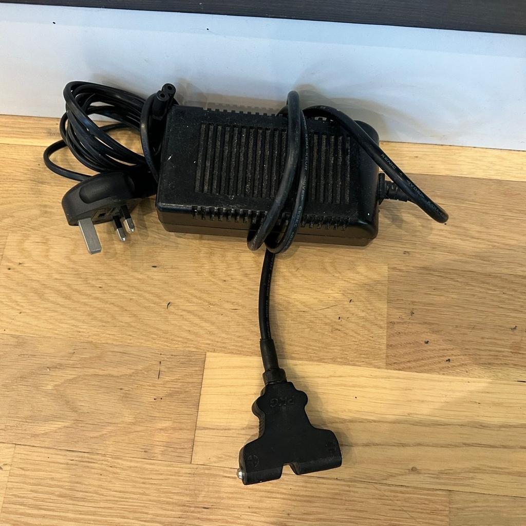 T Bar 12v T Bar golf cart battery charger - in good working order, suitable for Powakaddy, motocaddy, hillbilly etc, cash on collection, postage and local delivery possible. £30
