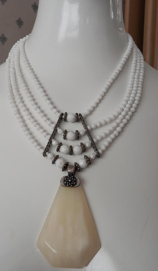 Buy & Sell Merseyside Saint Helens - Photos for white glass and lucite statement necklace