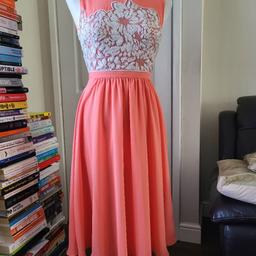 Stunning cocktails party dress from Warehouse in size 6