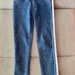 Tolle Jeans von der Marke Levi’s 721 High Rise Skinny, in der Farbe Mittelblau, in Größe 26/32, Maße siehe Bilder!!!! Wie neu, da kaum getragen! Versand extra!!!