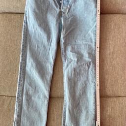 Tolle Jeans von der Marke Levi’s 501, in der Farbe Hellblau, in Größe 24/26, Maße siehe Bilder! Versand extra!