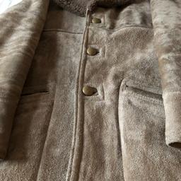 Gents sheepskin coat hardly worn looks very professional and business like when worn very warm and quite heavy size medium 38/40inch chest two outside pockets with button fastening front collection only no offers to be more accurate armpit to length of sleeve 16 inch armpit-armpit 20 inch collar to length of coat 32 inch 
