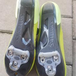 #summersale
S-Work Road7 Schuhe mit Gebrauchsspuren (Kratzer an der Carbonsohle und im Fersenbereich).
farbe neogelb/grün. Oberteil ok.
Grösse 42 ohne Pedalplatten.