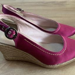 Absolutely Stunning Jigsaw Satin Espadrilles Magenta Pink Size 39/6. Leather Uppers

Worn once, as new condition. Perfect for weddings. #summersale

RRP £90
