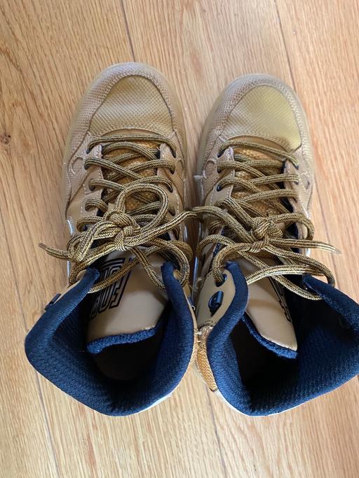 Buy & Sell North West London Harrow - Photos for Nike tan boots sz4 UK unisex