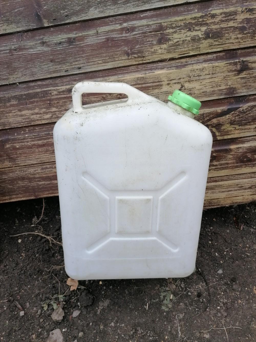 25 litre water container in DY1 Coseley für 5,00 £ zum Verkauf | Shpock DE