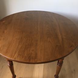 Antiker Tisch , wurde restauriert , runder Tisch
Durchmesser 110 cm
Höhe 76 cm