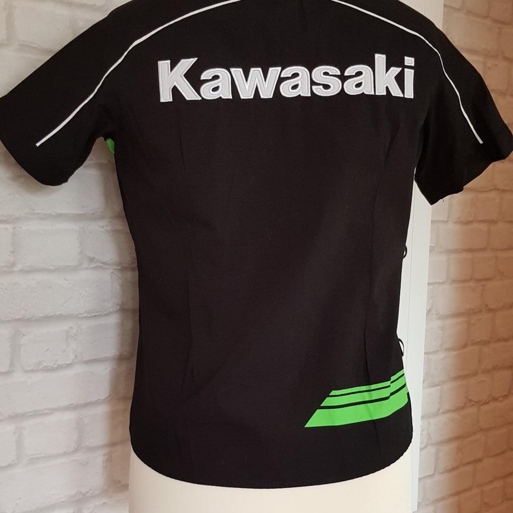 ungetragene original
KAWASAKI RACING
Damen Bluse
schwarz/Kawasaki-Grün
Gr.M (L-xl steht drin, fällt aber eher klein aus!)
Kurzarm
tailliert

Sehr selten zu bekommen

Nichtraucher Haushalt

Privatverkauf, keine Rücknahme