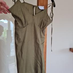 Ladies Khaki Playsuit
Tie up shoulders
Brand ASOS
Size 8
excellent condition
POST ONLY 📫 can combine postage for multiple items