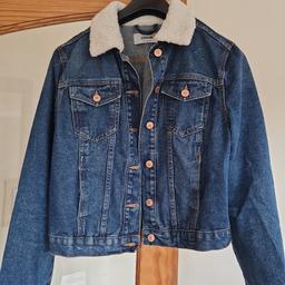 Ladies Denim Blue Jacket
with white fluffy collar.
BRAND NEW LOOK
SIZE 12
Excellent condition
POST ONLY 📫  can combine postage for multiple items 