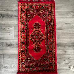 Here we have small Persian rugs that come as a pair. Excellent condition, single rug for £12. £22 for the pair.

Technical Specifications:
Length - 109 cm (1 m 90 cm)
Width - 50 cm
Thickness - Approx. 0.6 cm