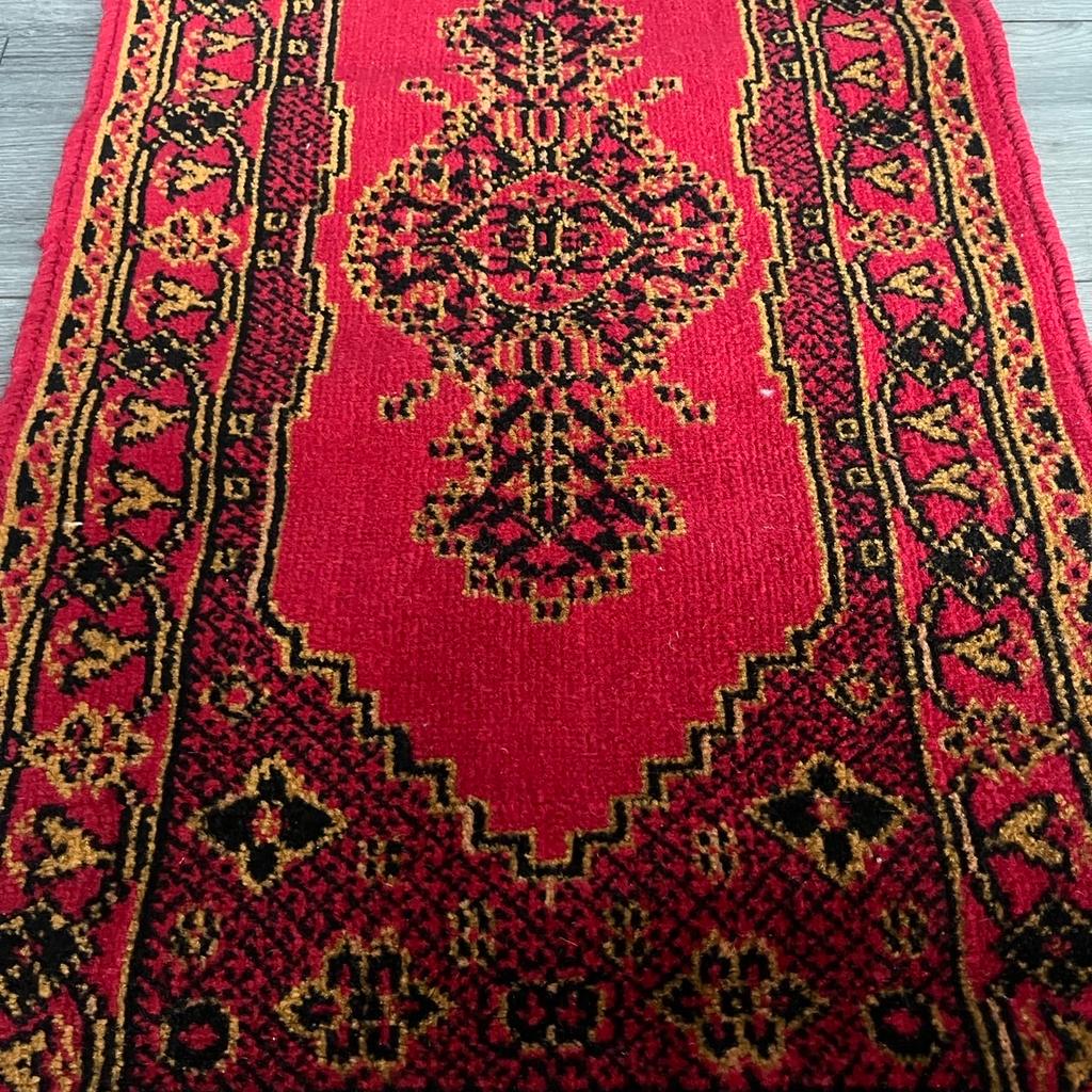 Here we have small Persian rugs that come as a pair. Excellent condition, single rug for £12. £22 for the pair.

Technical Specifications:
Length - 109 cm (1 m 90 cm)
Width - 50 cm
Thickness - Approx. 0.6 cm