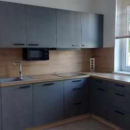 Einbauküche 1 Jahr alt auf die Küche selber 2 Jahre Garantie und auf die Geräte 3 Jahre Garantie.
5800€ war Neu Preis.