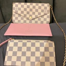 Full set all 3 items together
Bag has detachable gold shoulder strap can be also used as a clutch bag
Comes with a credit card holder & a purse
Interior is light pink velvet

no offers accepted buyer protection given with Shpock to insure item delivered & I do tracked delivery