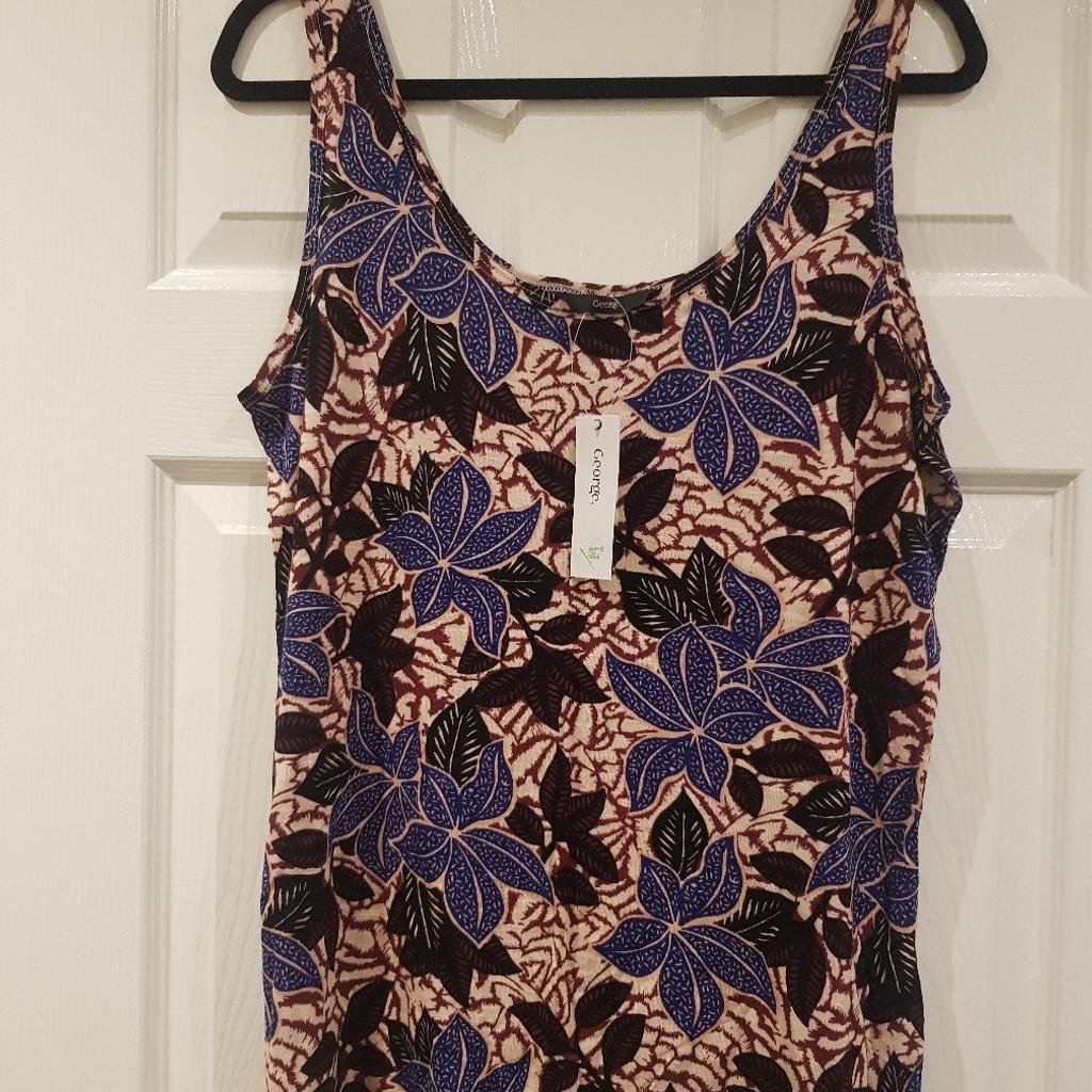 BNWT.

Size 14.

Gorgeous floral print vest/swing top, in shades of brown with large blue flowers...

Soft stretchy fabric, like jersey - very cool and comfortable to wear 😎

I loved this top so much I bought 3 in different sizes - this one has never been worn, and is just no longer needed...

(May smell a little musty from being in storage for 3 years, but just needs airing for a day or so before washing or wearing... !!)

PLEASE NOTE : I only post by Royal Mail counter service, so please do not select any other delivery service - thank you !

(#fashion #tunic #summer)