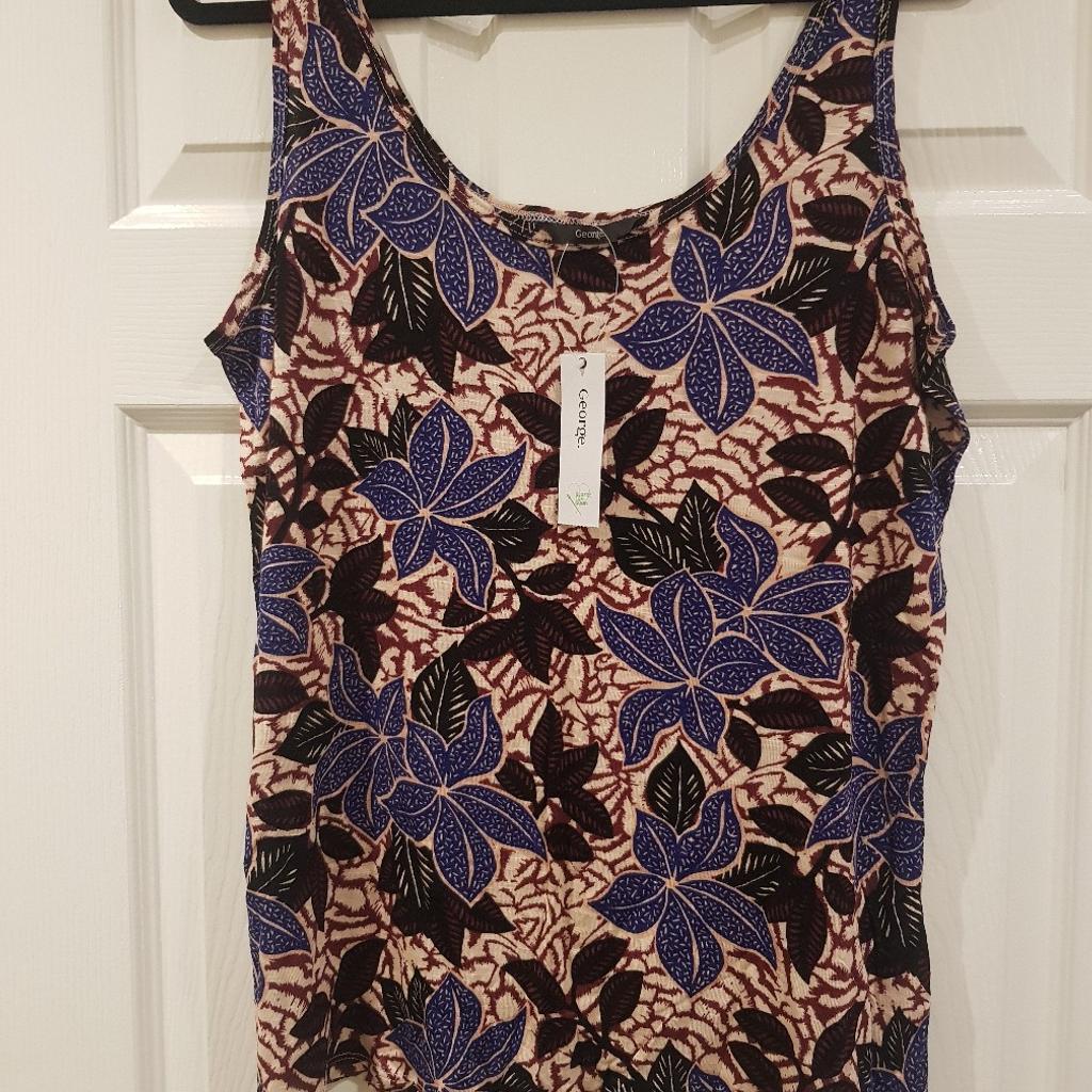 BNWT.

Size 14.

Gorgeous floral print vest/swing top, in shades of brown with large blue flowers...

Soft stretchy fabric, like jersey - very cool and comfortable to wear 😎

I loved this top so much I bought 3 in different sizes - this one has never been worn, and is just no longer needed...

(May smell a little musty from being in storage for 3 years, but just needs airing for a day or so before washing or wearing... !!)

PLEASE NOTE : I only post by Royal Mail counter service, so please do not select any other delivery service - thank you !

(#fashion #tunic #summer)