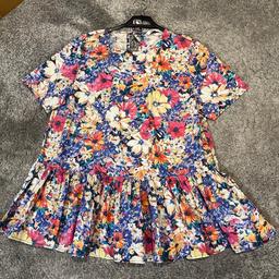 Zara
Ladies too
Medium
Floral
Lovely peplum style top
Been worn twice
In excellent condition
Paid £45
Pick up only or will post for P&P