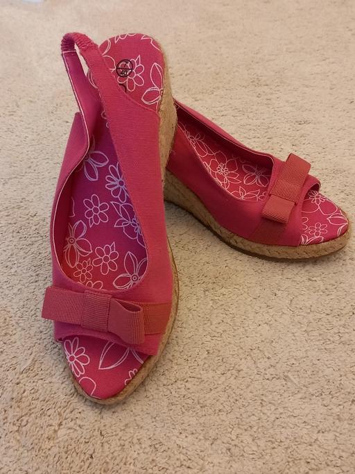 Buy & Sell Surrey Guildford - Photos for Pink, canvas and rope wedge shoes