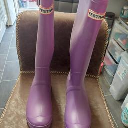 purple size 4 wellies, only worn once when I bought them. never worn as my calves were to big. need gone asap. £5 ovno.