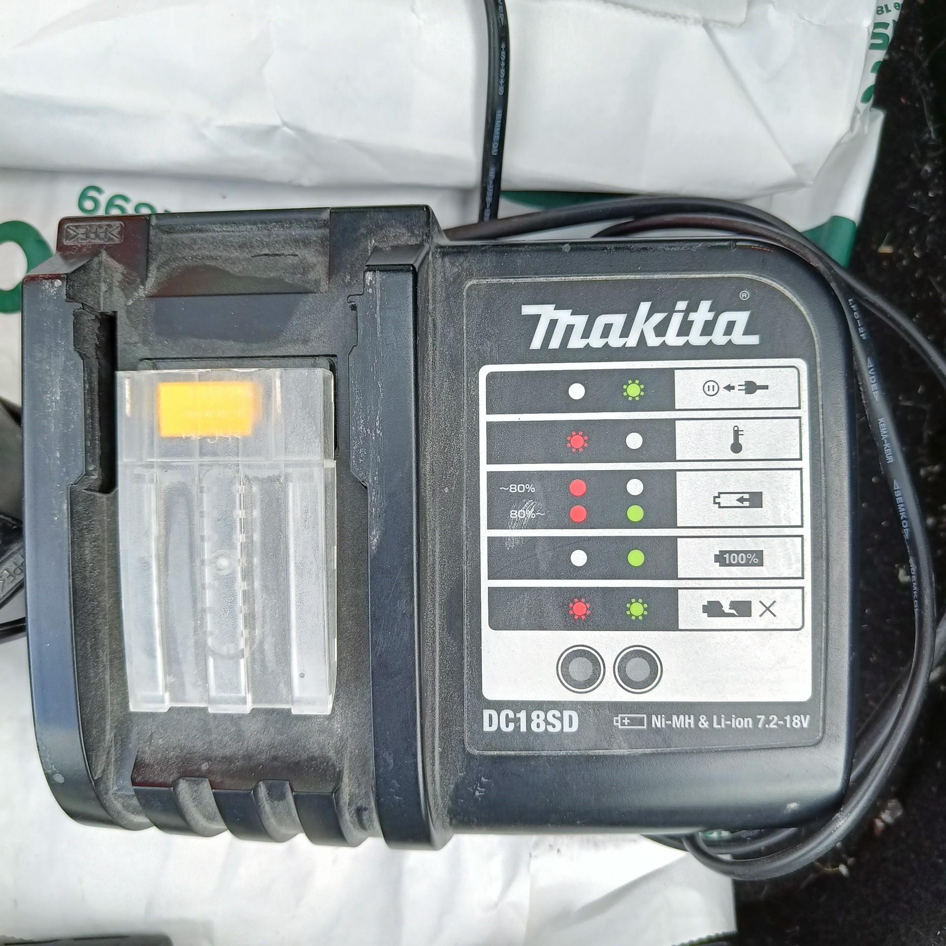 Makita battery charger Makita battery charger in WS9 Aldridge für £ 10 ...