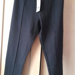 New hobbs jana sculpting legging lovely material 65%viscose/rayon 30%polymide/nylon 5%elastane they have a sewn seam down front rrp£69 I have these in black and also navy