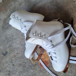 Ice skate size 33 like new sharpend .Ready to go.