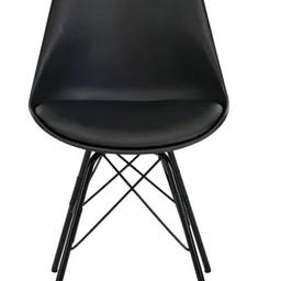 Verkaufe so gut wie neue Esszimmerstühle in schwarz, NP pro Stuhl €50 im Kika. Bin vielleicht 5 mal drauf gesessen auf einem Stuhl, die anderen sind unbenutzt! Gesamt 4 Stk, alle zusammen €100!