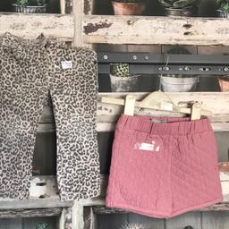 THIS IS FOR A BUNDLE OF CLOTHES

1 X PADDED PINK SHORTS FROM PRIMARK - NEW WITHOUT TAGS
1 X BEIGE LEGGINGS FROM NEXT WITH ANIMAL PRINT - ONLY WORN A FEW TIMES SO IN EXCELLENT CONDITION

PLEASE SEE PHOTO