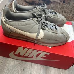 Nike Cortez in decent Condition just needs a wash and some love!