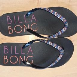 Biete Flip Flops von BillaBong (Größe 39)
- sehr guter Zustand, kaum getragen

Abholung oder Versand möglich (Porto: + 5€)
Anfragen bitte per E-Mail oder SMS / WhatsApp
+4915151426851
