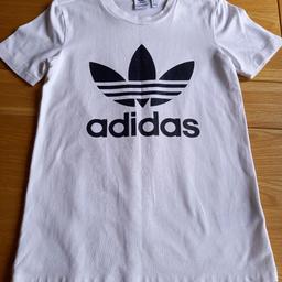 Womens white Adidas t-shirt 
2XS
large black logo on front
Brilliant condition
Collection only
