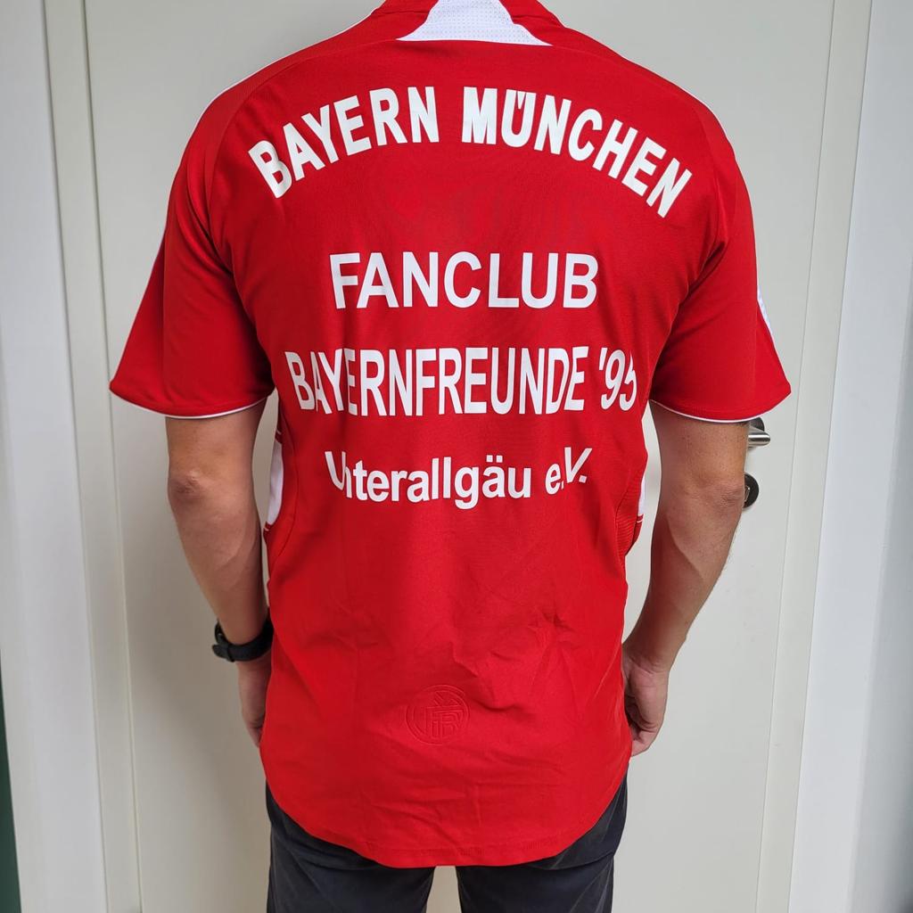 Hier verkaufe ich ein FC Bayern München, Fanclub Unterallgäu, Trikot, Original.

Größe S
Guter Zustand

Abzuholen in 86470 Thannhausen oder gerne auch per Versand.