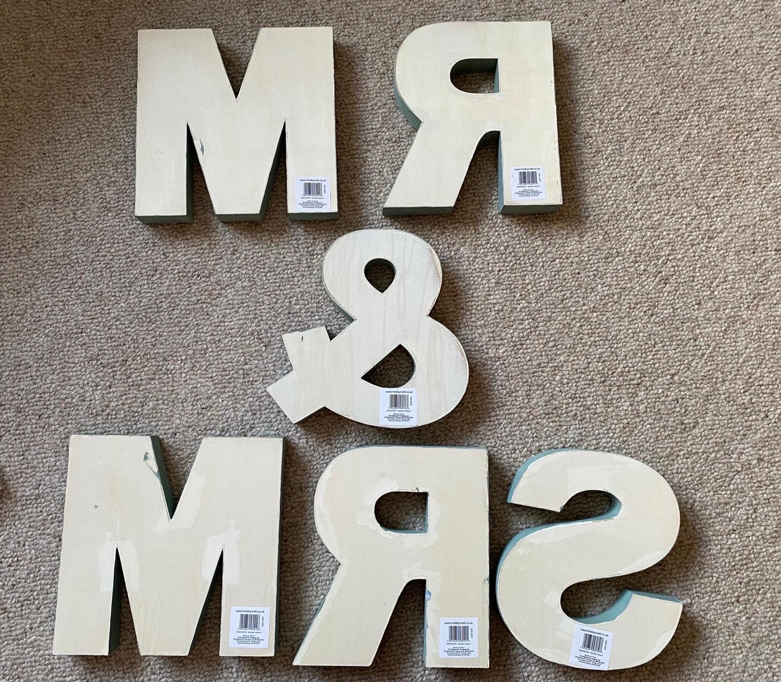 Mr & Mrs wooden fillable letters in DY9 Bromsgrove für £ 20,00 zum ...