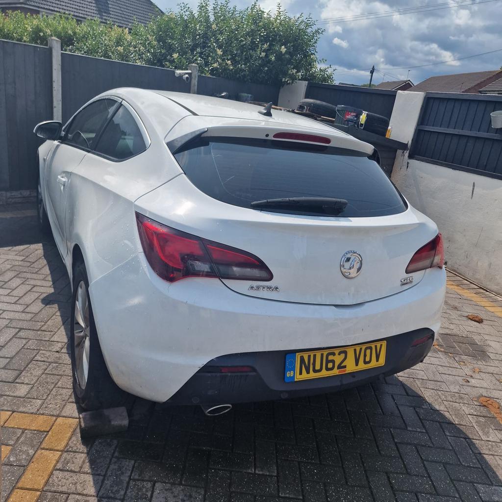 Vauxhall Astra Gtc
- 2012
- 112k miles
- Automatic
- Diesel
- 2L
- 3+ owners

>> Astra gtc starts
>> Has mot
>> Needs drive shaft
>> Selling as quick sale any info needed send a message