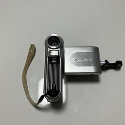 Ich verkaufe eine Vintage Aiptek MDV Digital Camcorder 8 Mp Digital Camera. Das Gerät funktioniert einwandfrei und wurde getestet. Das Ladekabel ist nicht inkludiert.